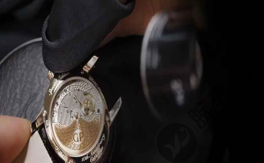 百年灵手表表盘生锈能修复吗